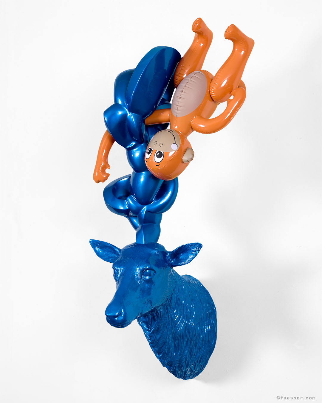Ceci n'est pas un Koons, high glossy varnished deer trophy with the branded Koons monkey; work of art as figurative sculpture; artist Roland Faesser, sculptor and painter 2007